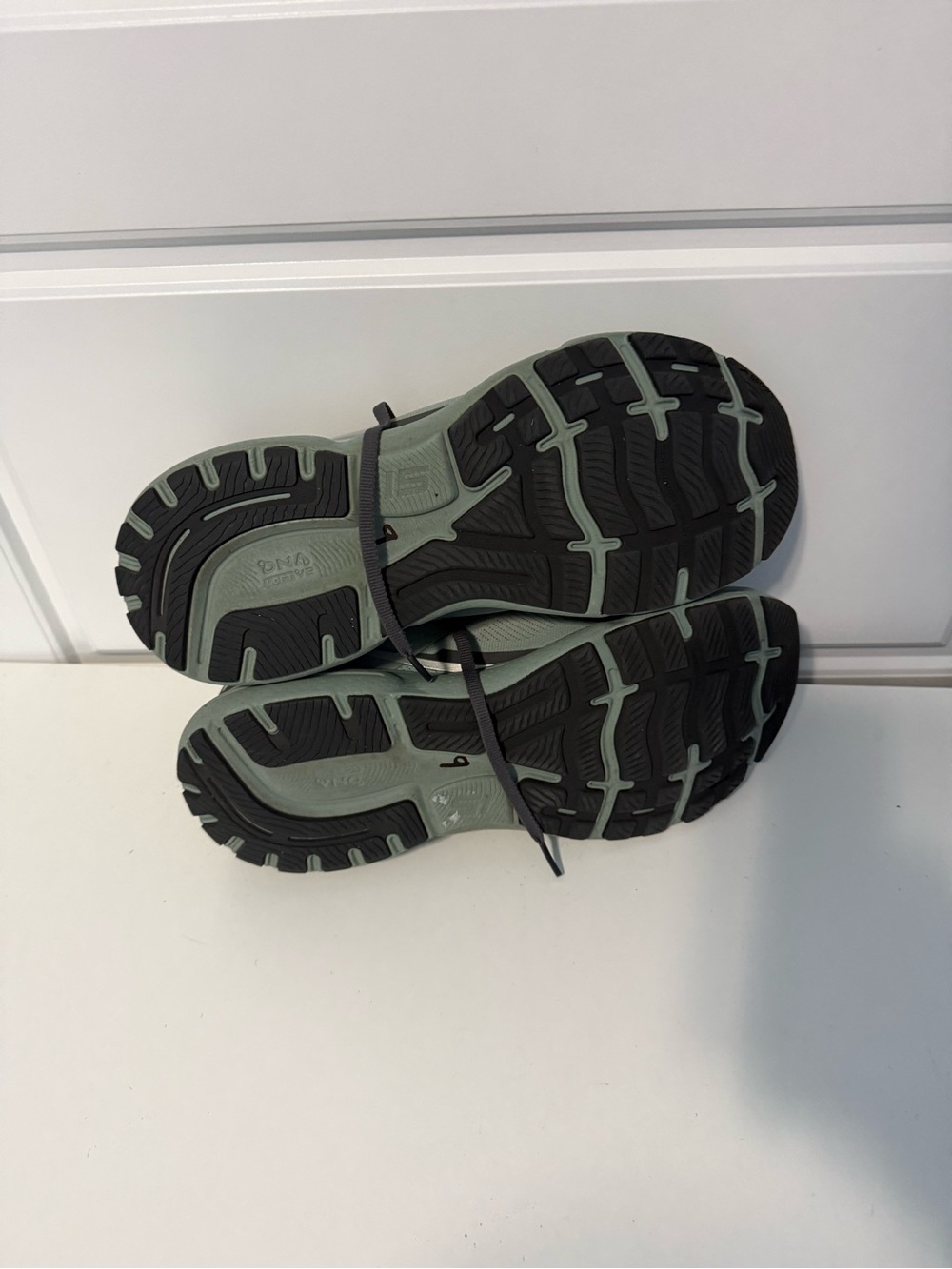 Brooks Gray and Lime Men's Running Shoes - Picture 4 of 5